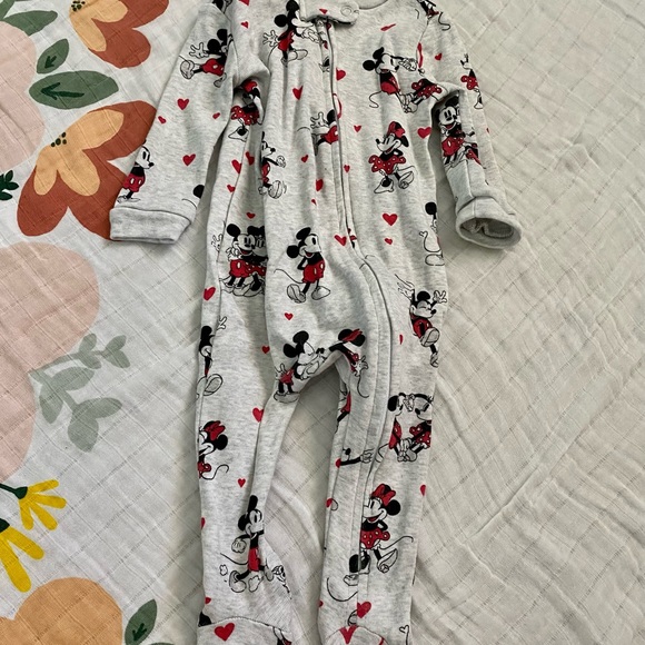 Pottery Barn Kids Other - Pottery Barn Kids Mickey and Minnie Mouse Heart Zipper Footie